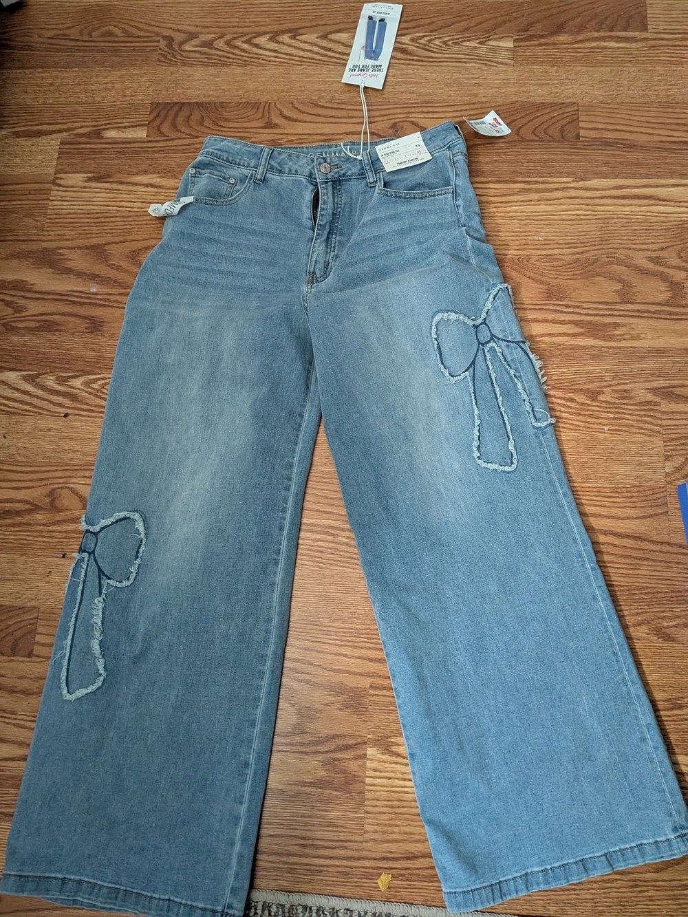 Light Blue Wide-Leg Women’s Jeans with Bow Appliqués